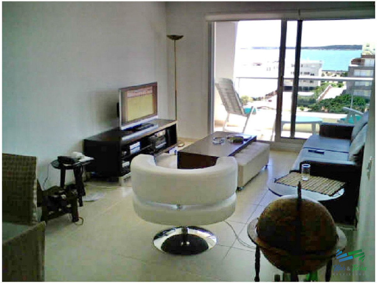 Apartamento ID.17 - En Alquiler y Venta... Torre con muy buena ubicación, a metros de las playas brava y mansa, muy cerca de la Península y de todos los servicios.