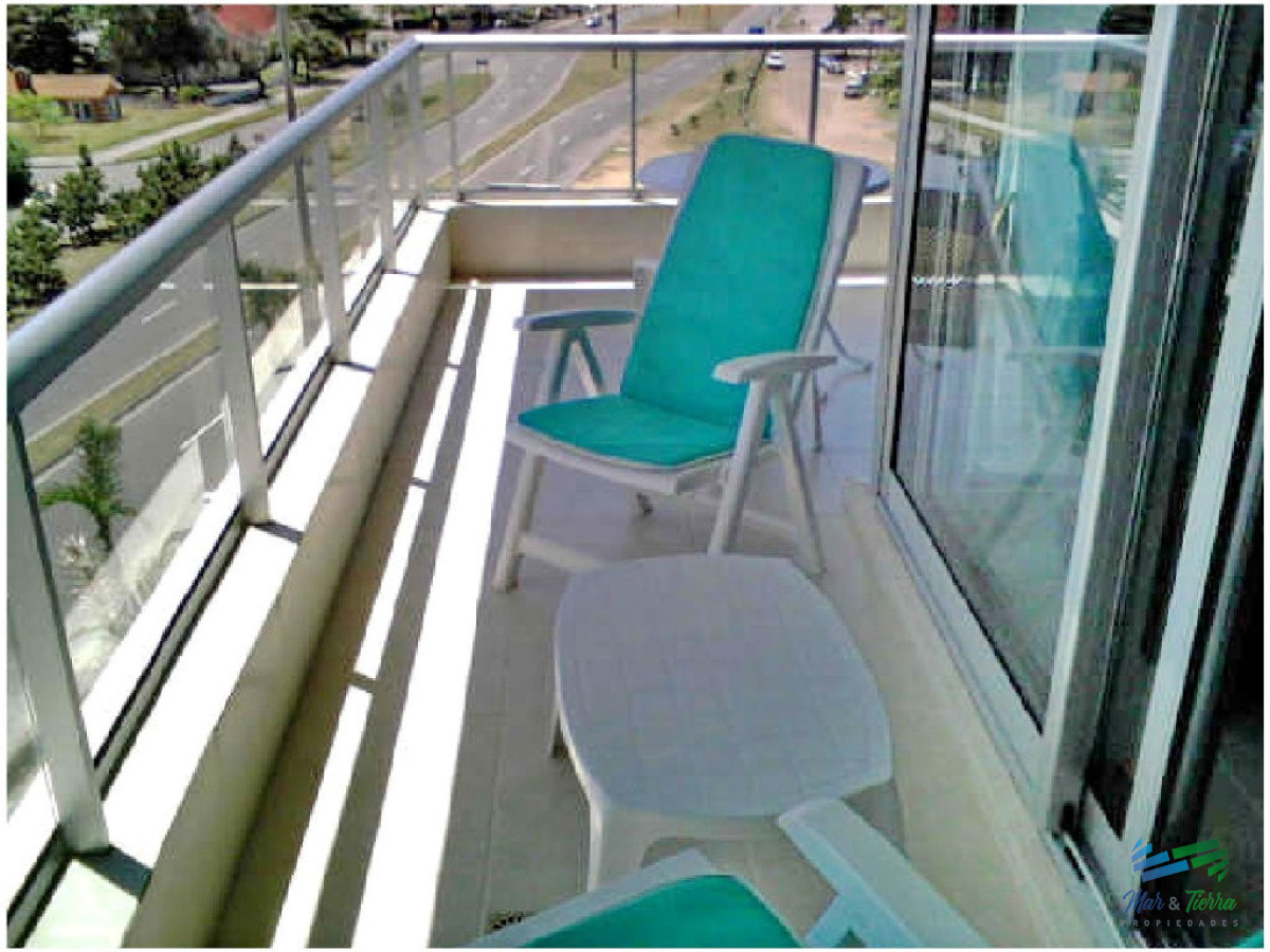 Apartamento ID.17 - En Alquiler y Venta... Torre con muy buena ubicación, a metros de las playas brava y mansa, muy cerca de la Península y de todos los servicios.