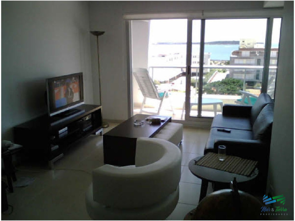 Apartamento ID.17 - En Alquiler y Venta... Torre con muy buena ubicación, a metros de las playas brava y mansa, muy cerca de la Península y de todos los servicios.