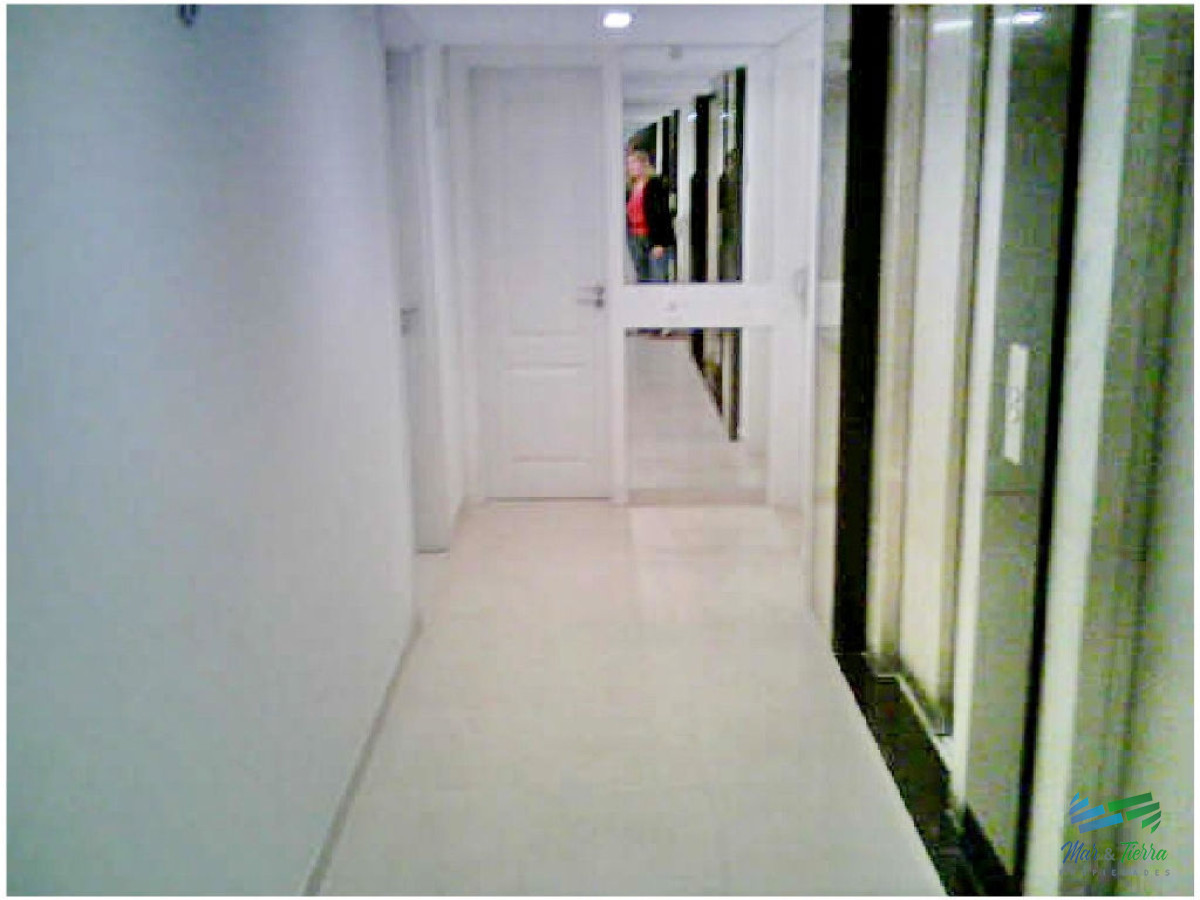 Apartamento ID.17 - En Alquiler y Venta... Torre con muy buena ubicación, a metros de las playas brava y mansa, muy cerca de la Península y de todos los servicios.