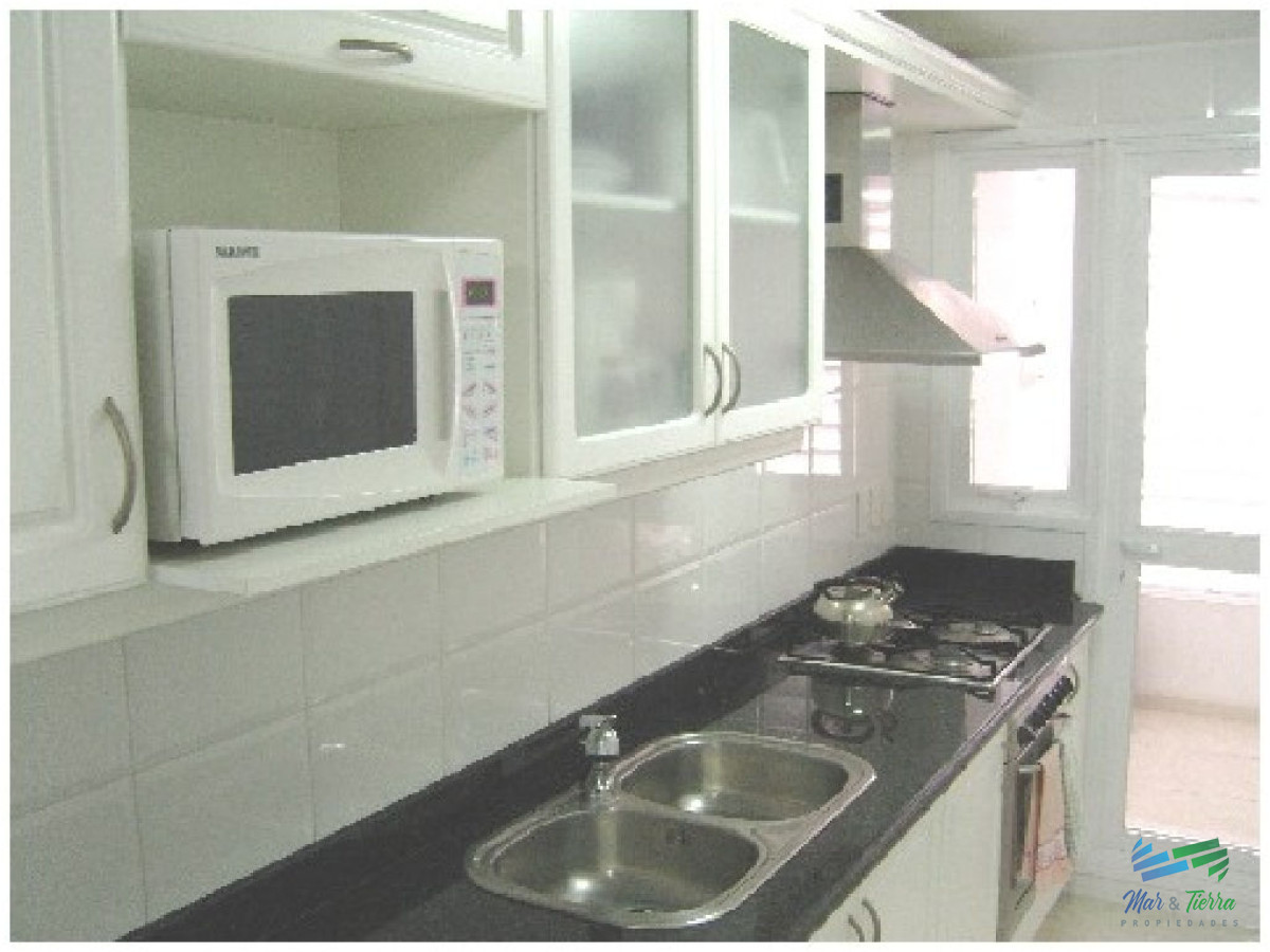 Apartamento ID.211 -    Apartamento en primera línea.. .piso alto con excelente vista al mar!