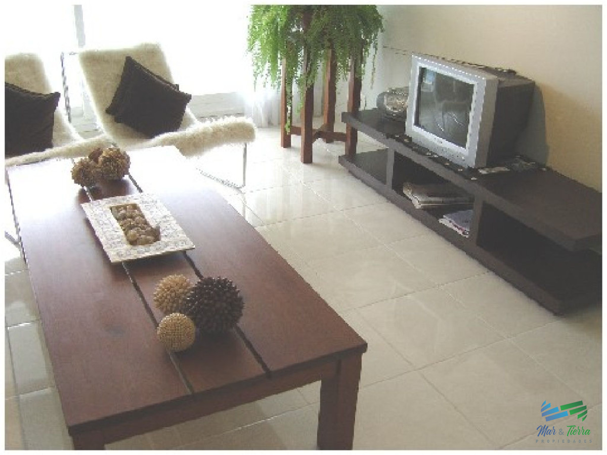 Apartamento ID.211 -    Apartamento en primera línea.. .piso alto con excelente vista al mar!