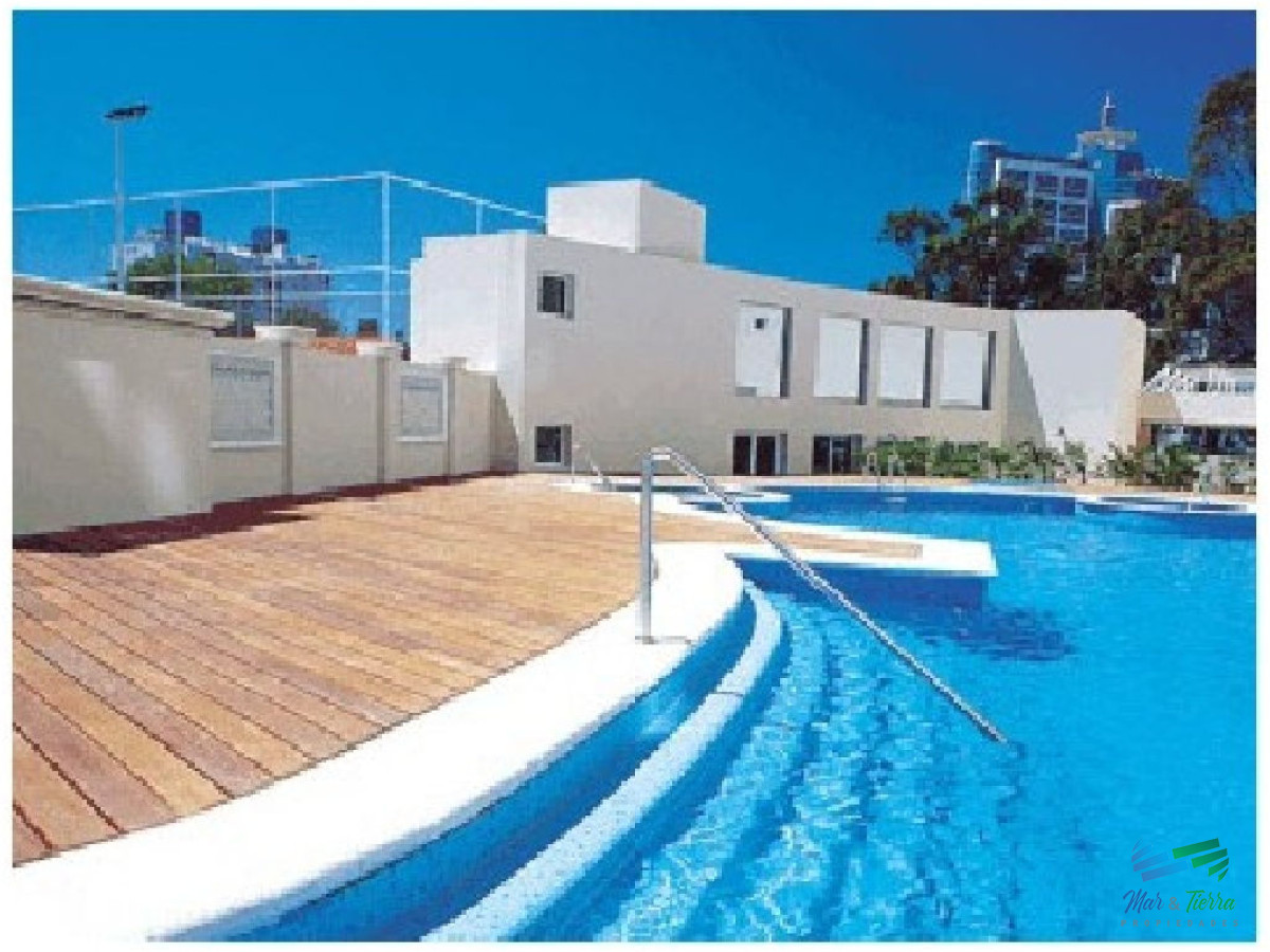 Apartamento ID.211 -    Apartamento en primera línea.. .piso alto con excelente vista al mar!