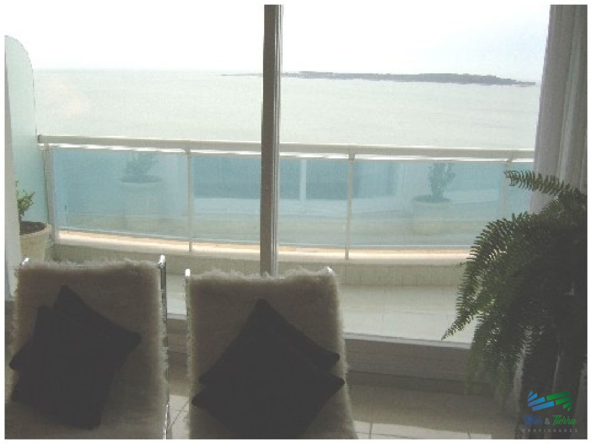 Apartamento ID.211 -    Apartamento en primera línea.. .piso alto con excelente vista al mar!