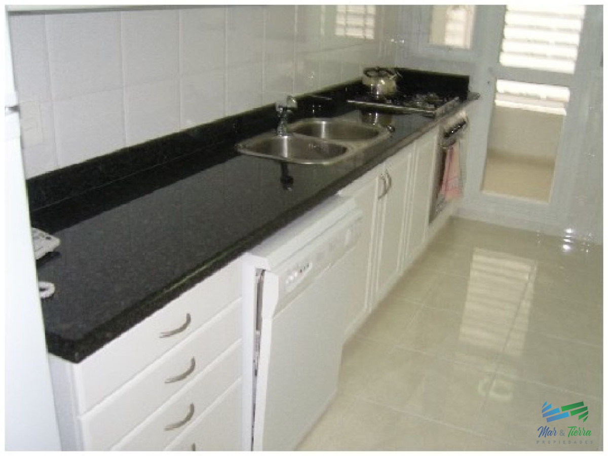 Apartamento ID.211 -    Apartamento en primera línea.. .piso alto con excelente vista al mar!