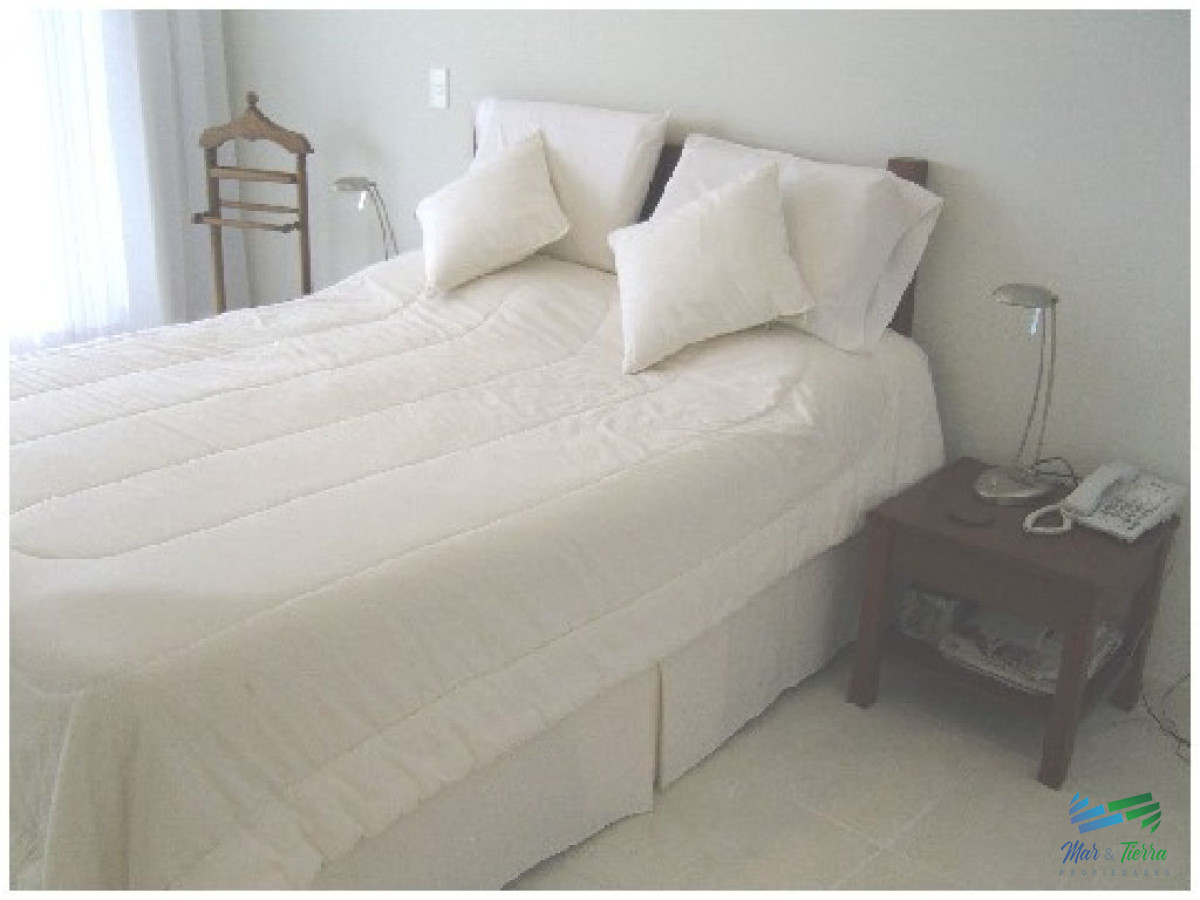 Apartamento ID.211 -    Apartamento en primera línea.. .piso alto con excelente vista al mar!