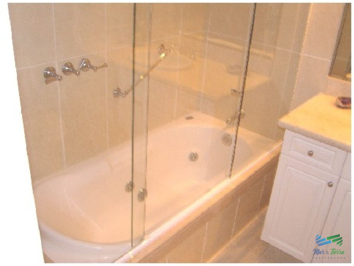 Apartamento ID.211 -    Apartamento en primera línea.. .piso alto con excelente vista al mar!