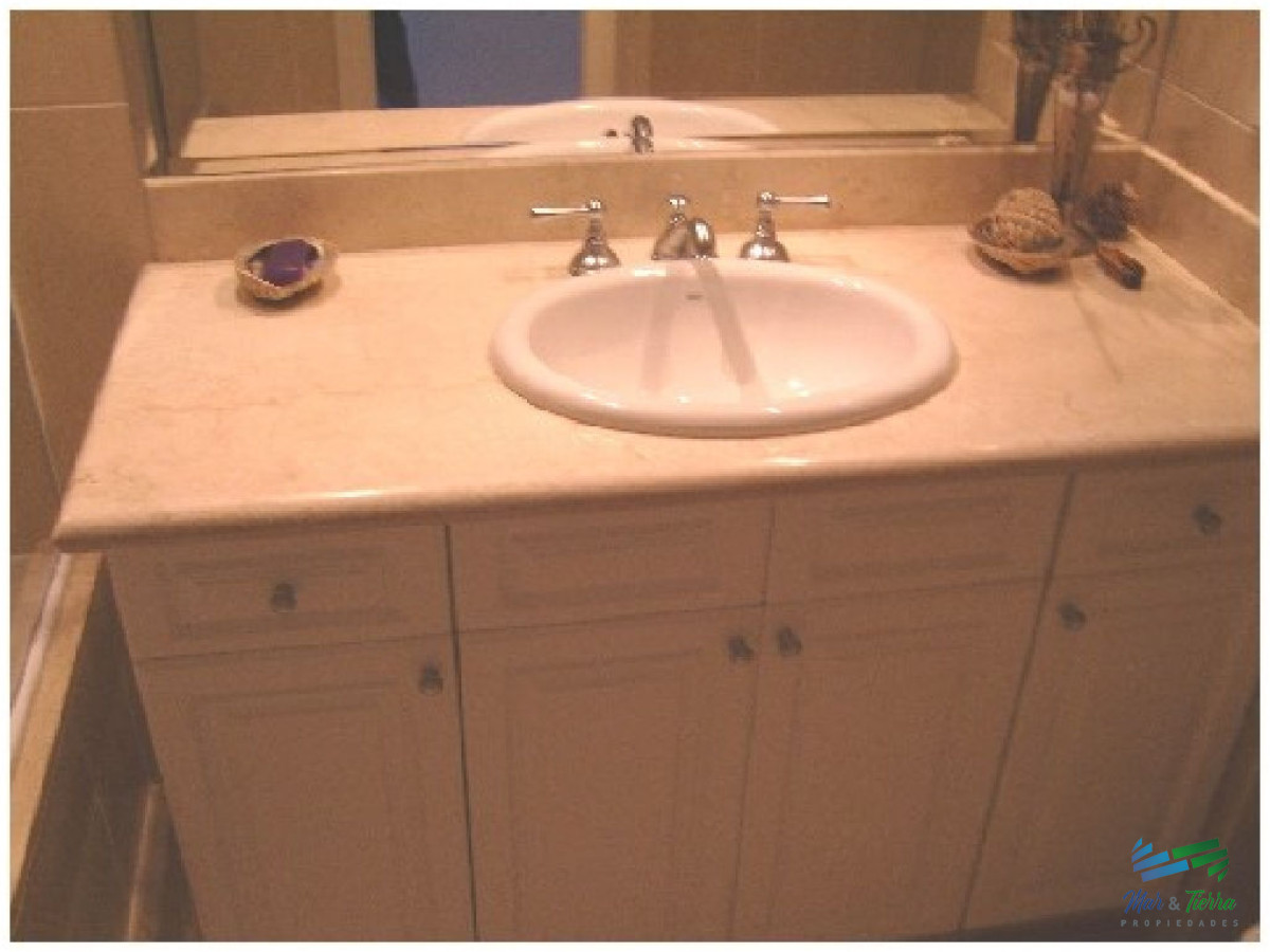 Apartamento ID.211 -    Apartamento en primera línea.. .piso alto con excelente vista al mar!