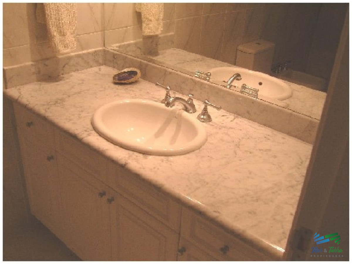 Apartamento ID.211 -    Apartamento en primera línea.. .piso alto con excelente vista al mar!