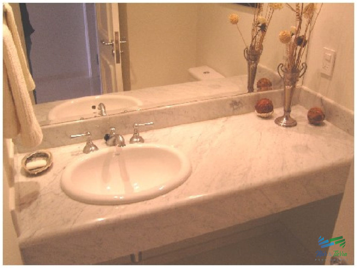 Apartamento ID.211 -    Apartamento en primera línea.. .piso alto con excelente vista al mar!