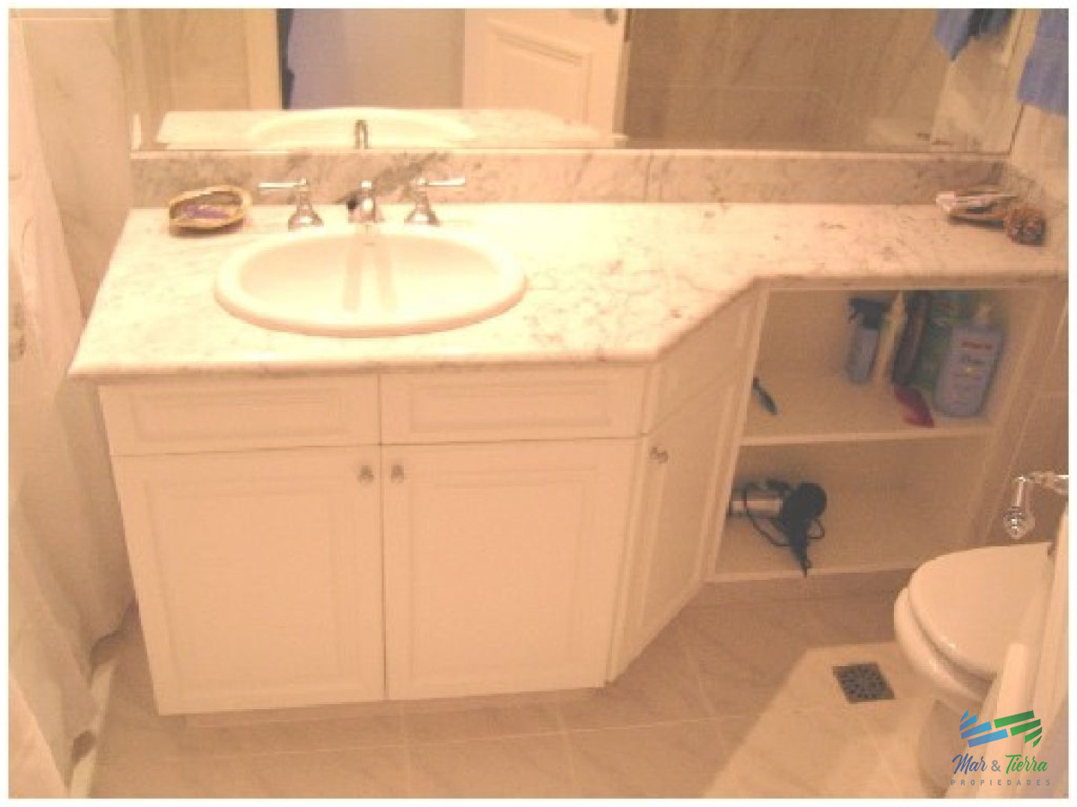 Apartamento ID.211 -    Apartamento en primera línea.. .piso alto con excelente vista al mar!