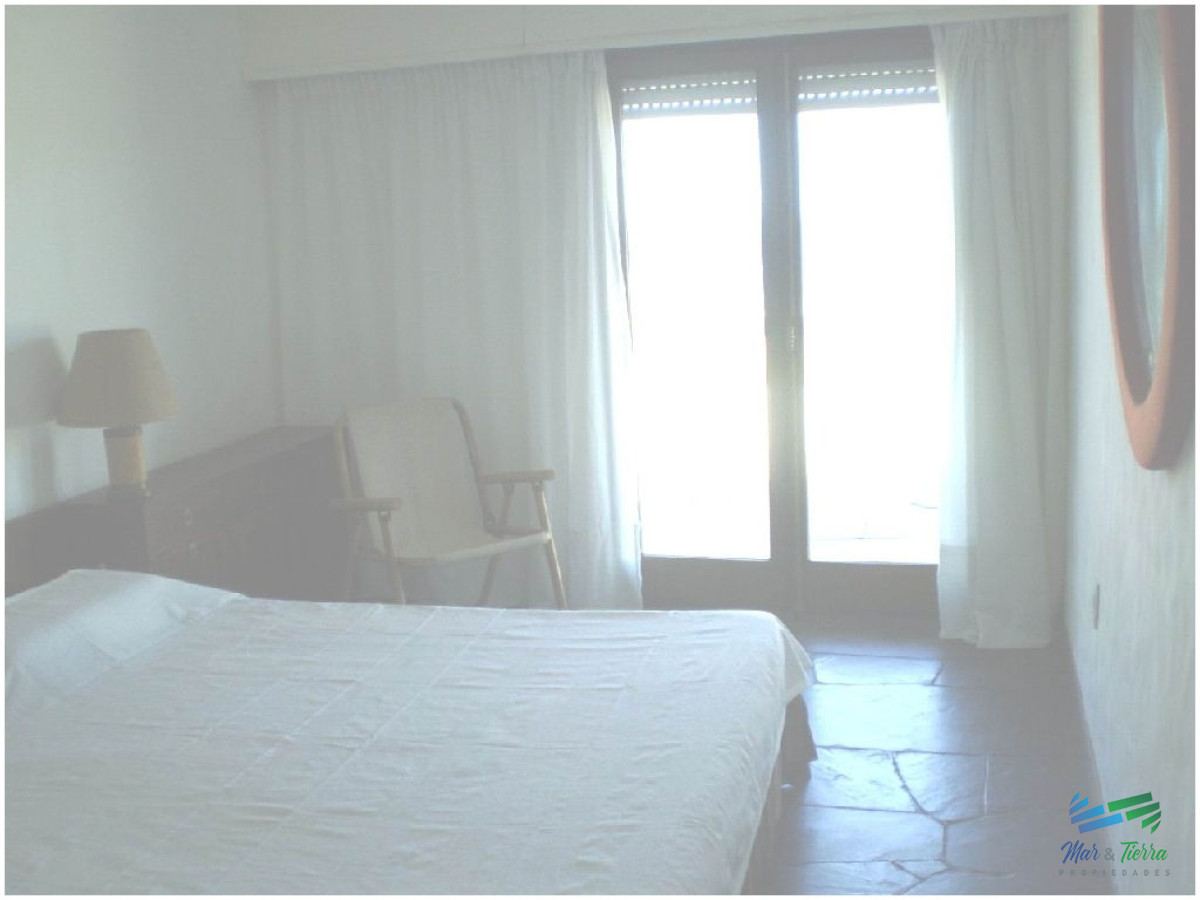Apartamento ID.25 - Apartamento de 3 dormitorios frente al mar en venta y alquiler, Peninsula, Punta del Este.