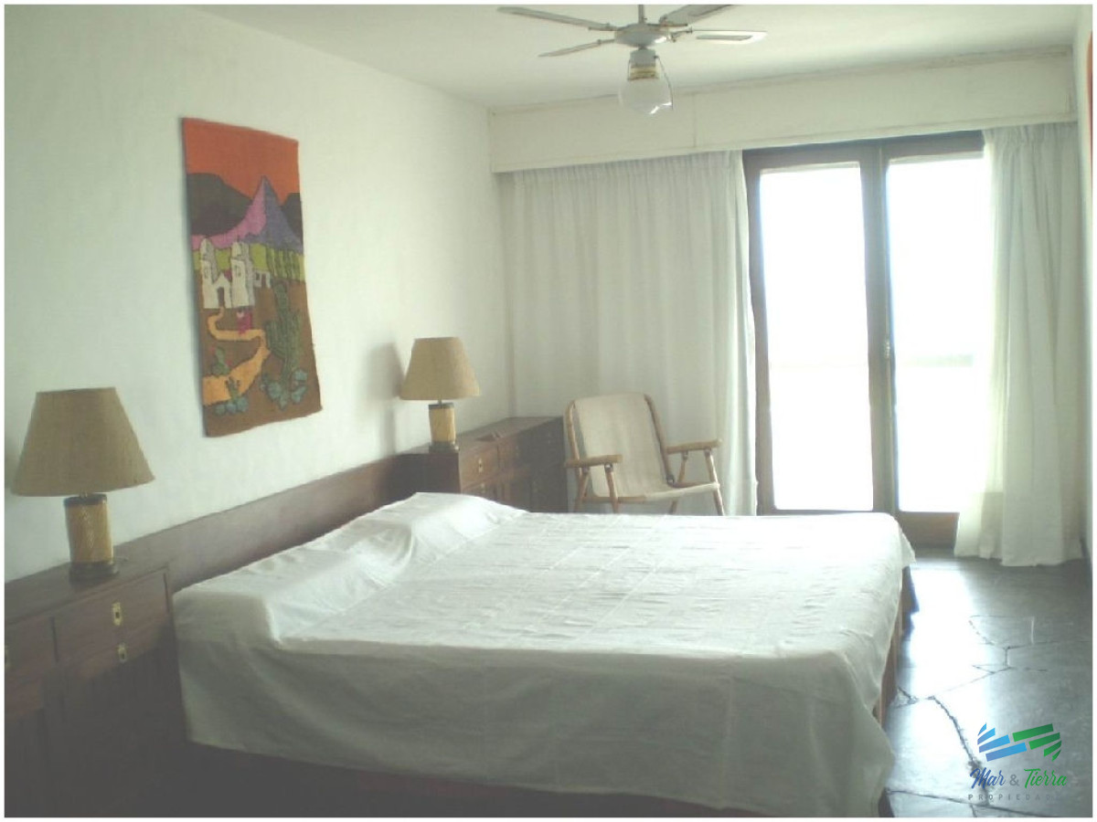 Apartamento ID.25 - Apartamento de 3 dormitorios frente al mar en venta y alquiler, Peninsula, Punta del Este.