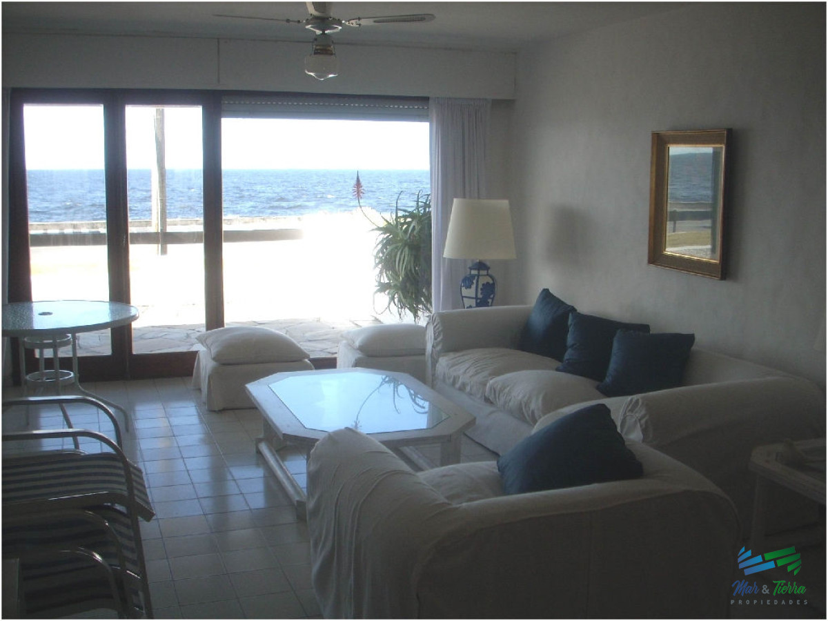 Apartamento ID.25 - Apartamento de 3 dormitorios frente al mar en venta y alquiler, Peninsula, Punta del Este.