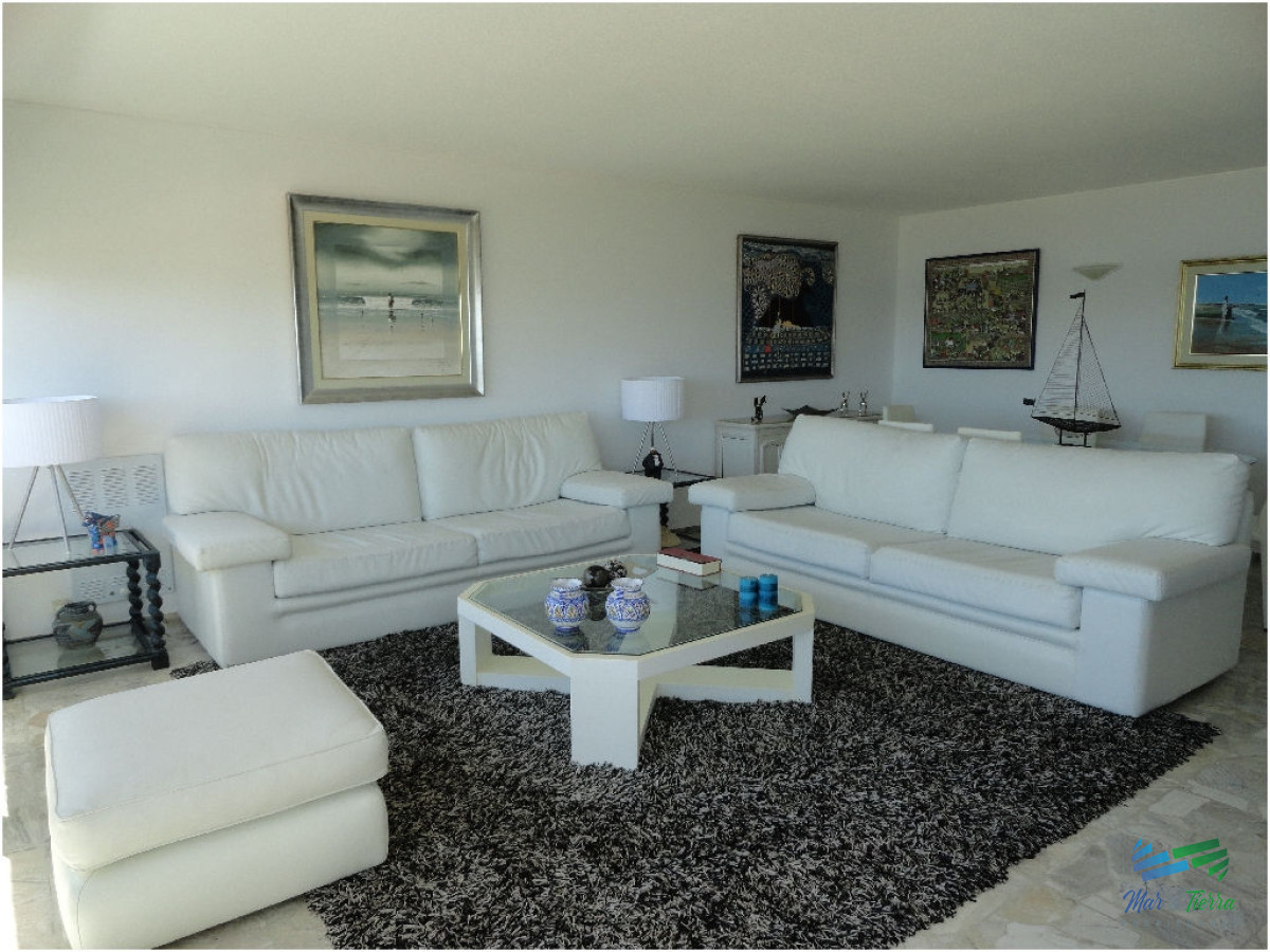 Apartamento ID.275 - En Venta...Hermoso Apartamento en una de las torres tradicionales de la mansa! 