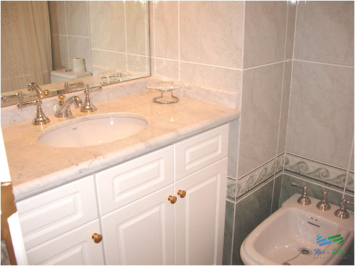Apartamento ID.27 - En alquiler y venta.. primera línea playa mansa!!!