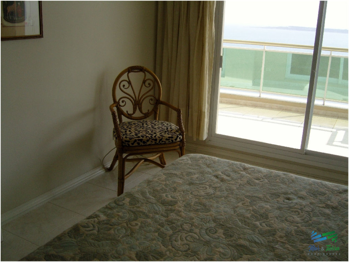 Apartamento ID.27 - En alquiler y venta.. primera línea playa mansa!!!