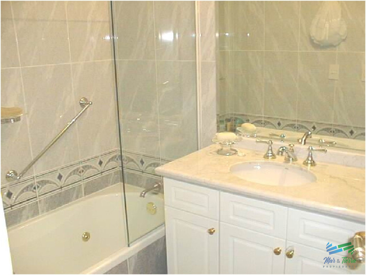 Apartamento ID.27 - En alquiler y venta.. primera línea playa mansa!!!