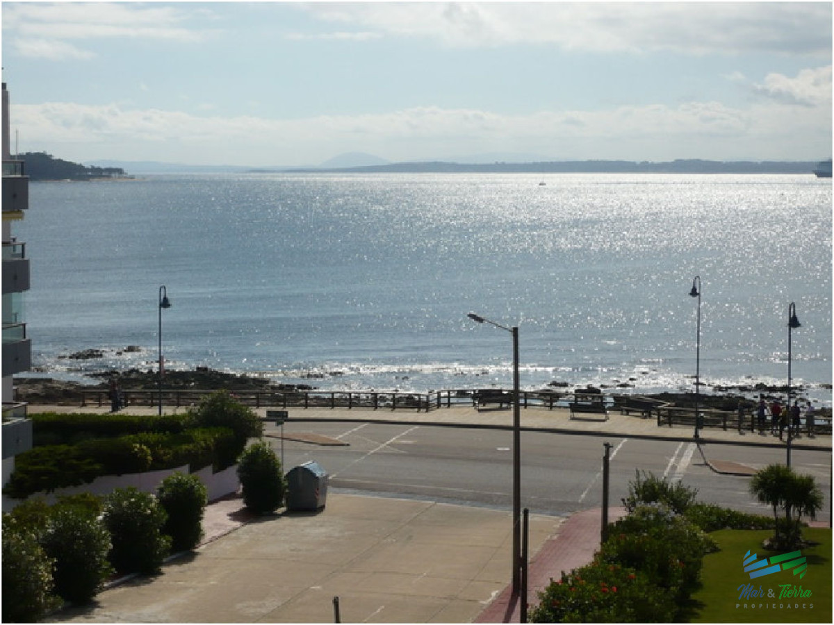 Apartamento ID.303 - Vendo apartametno 2 dormitorios con vista al mar en Peninsula, Punta del Este