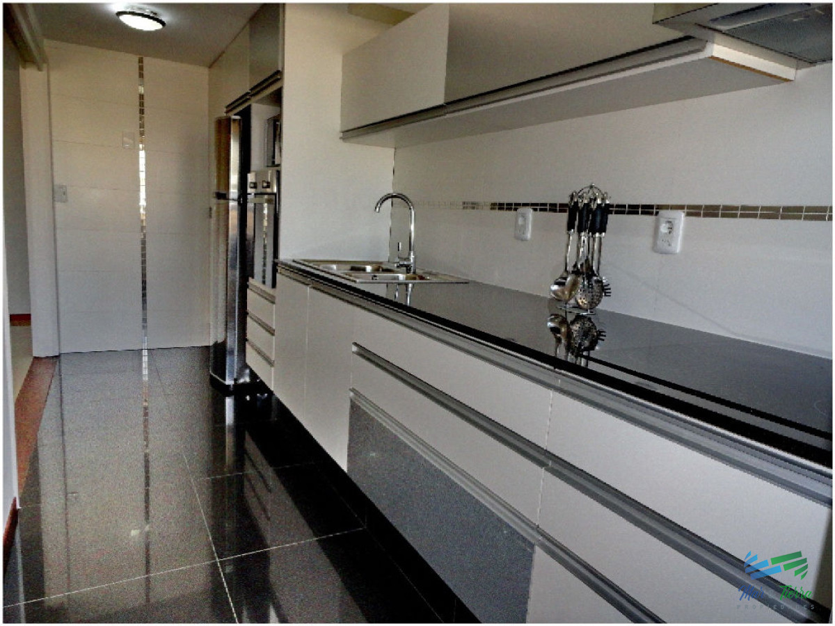 Apartamento ID.318 - Apartamento en venta de 3 dormitorios en Peninsula, Punta del Este.