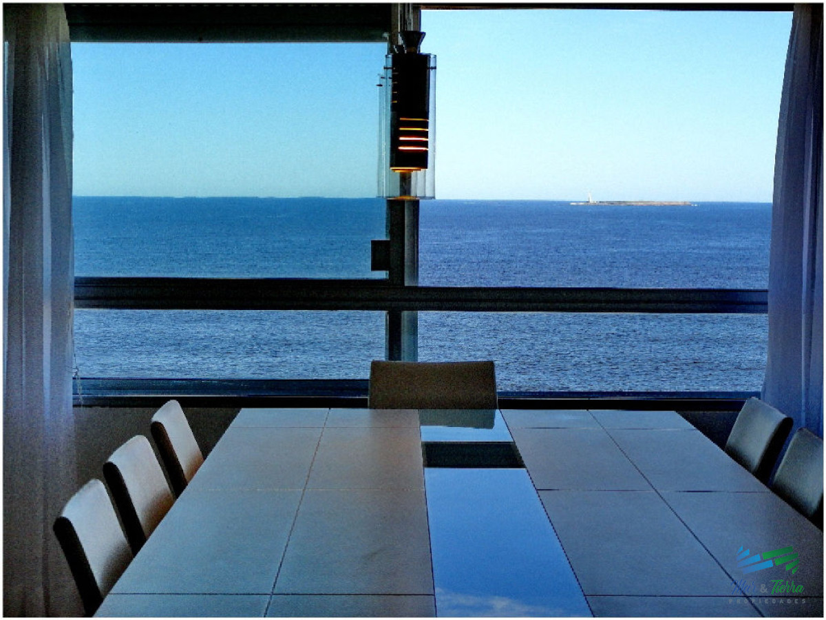 Apartamento ID.318 - Apartamento en venta de 3 dormitorios en Peninsula, Punta del Este.