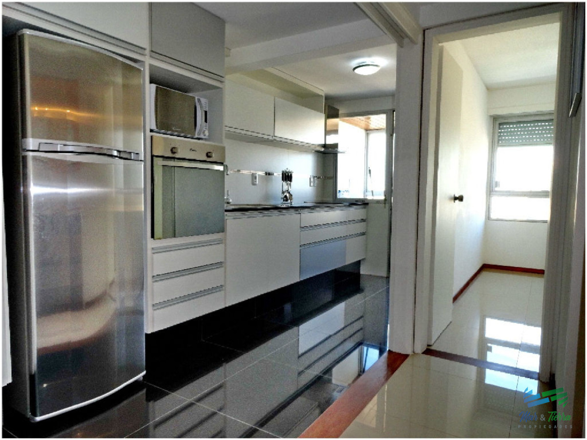 Apartamento ID.318 - Apartamento en venta de 3 dormitorios en Peninsula, Punta del Este.