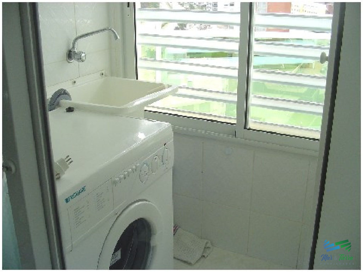 Apartamento ID.447 - Apartamento en Alquiler y Venta, primera línea, vista franca al mar, Punta del Este