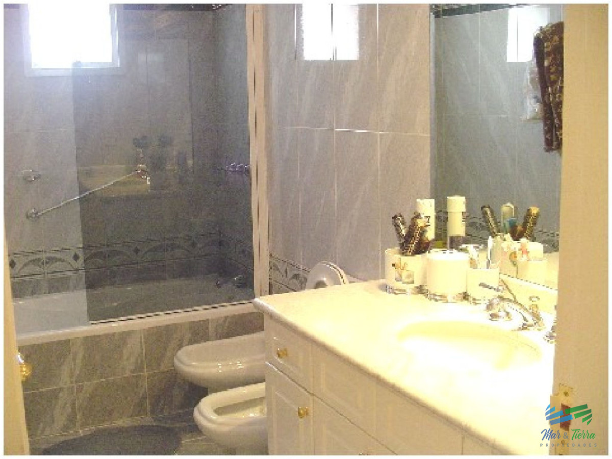 Apartamento ID.447 - Apartamento en Alquiler y Venta, primera línea, vista franca al mar, Punta del Este