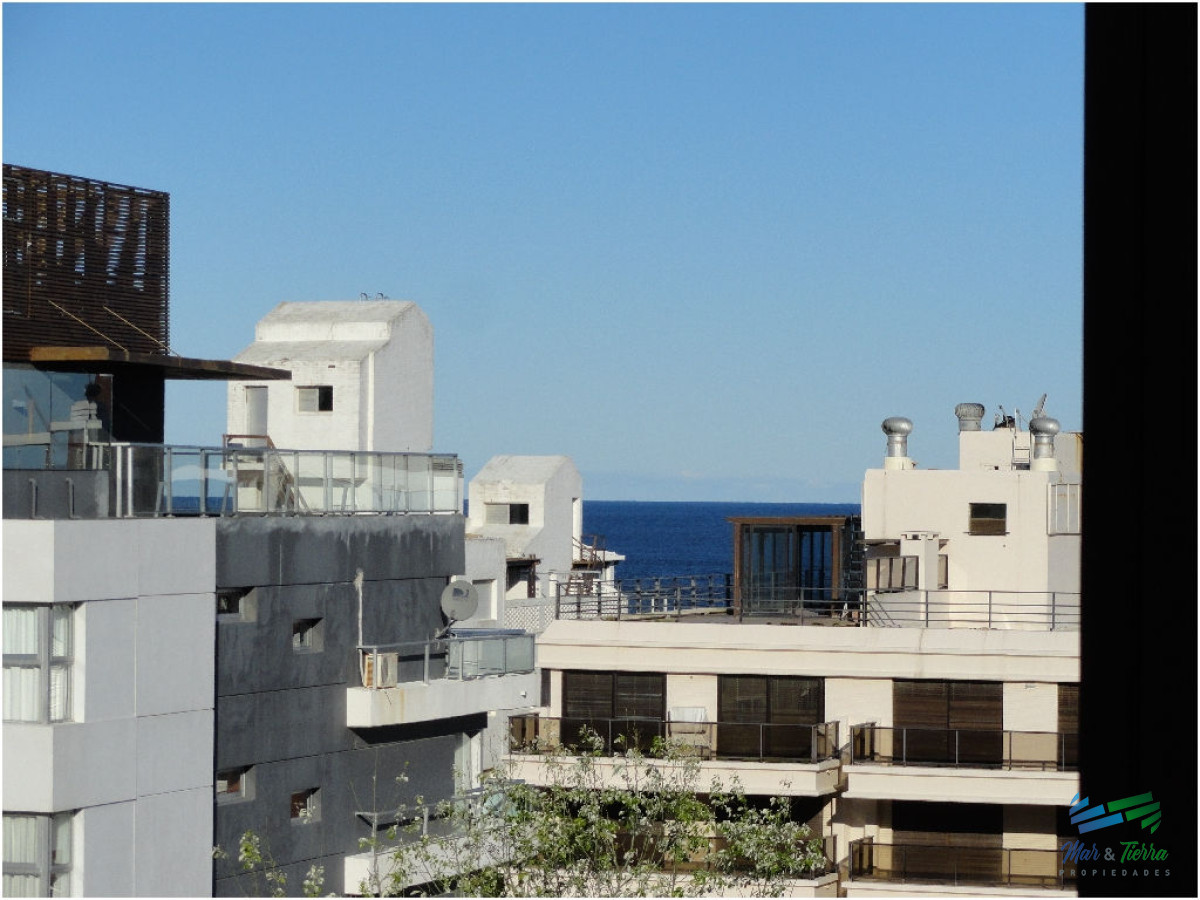 Apartamento ID.514 - Muy lindo apartamento , en el corazón de la Península a 1 cuadra de Av. Gorlero. 