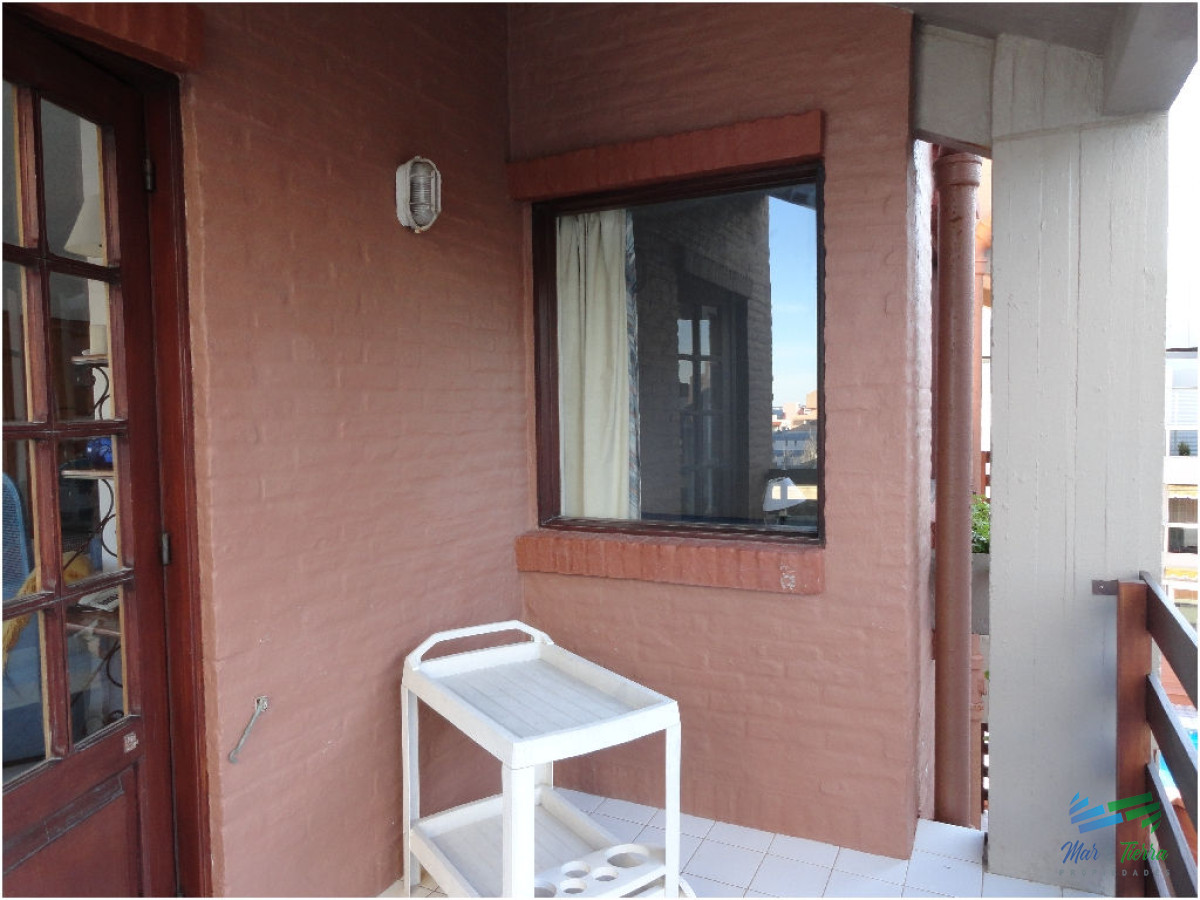 Apartamento ID.514 - Muy lindo apartamento , en el corazón de la Península a 1 cuadra de Av. Gorlero. 