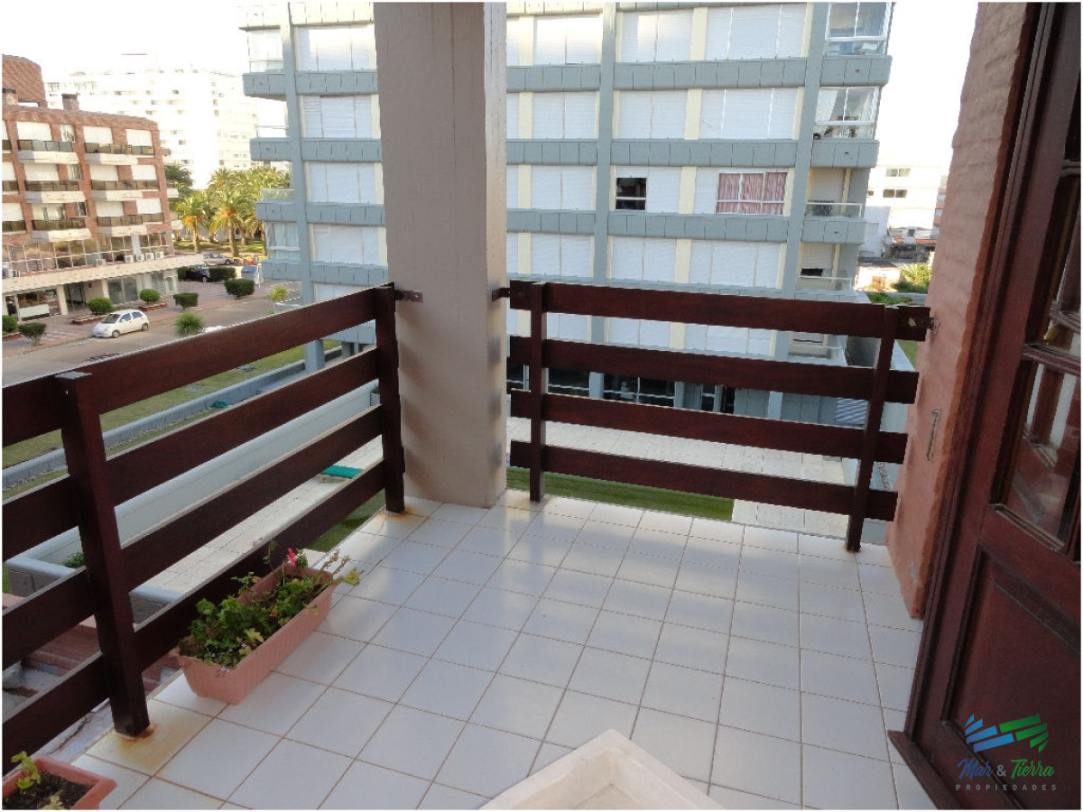 Apartamento ID.514 - Muy lindo apartamento , en el corazón de la Península a 1 cuadra de Av. Gorlero. 
