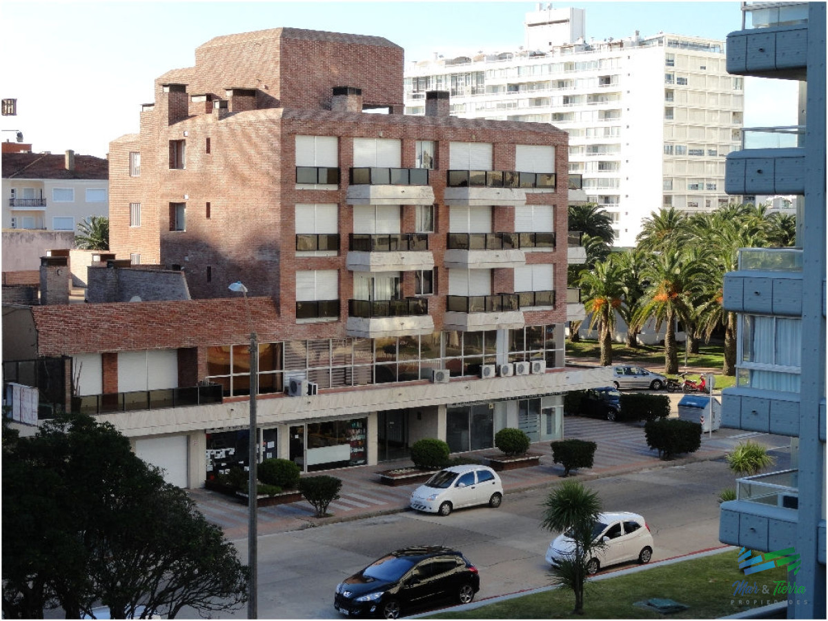 Apartamento ID.514 - Muy lindo apartamento , en el corazón de la Península a 1 cuadra de Av. Gorlero. 