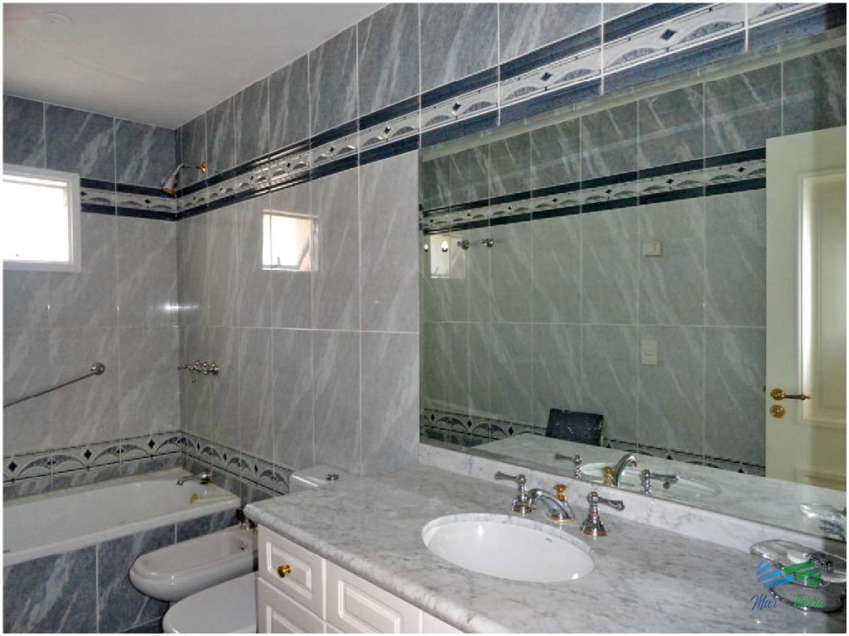 Apartamento ID.51 - Apartamento en Alquiler y Venta, playa mansa- Punta del Este 