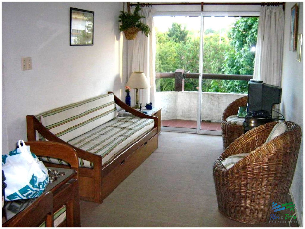 Apartamento ID.550 - EN ALQUILER!! Ubicado en zona de Aidy Grill. A pocas cuadras del mar.