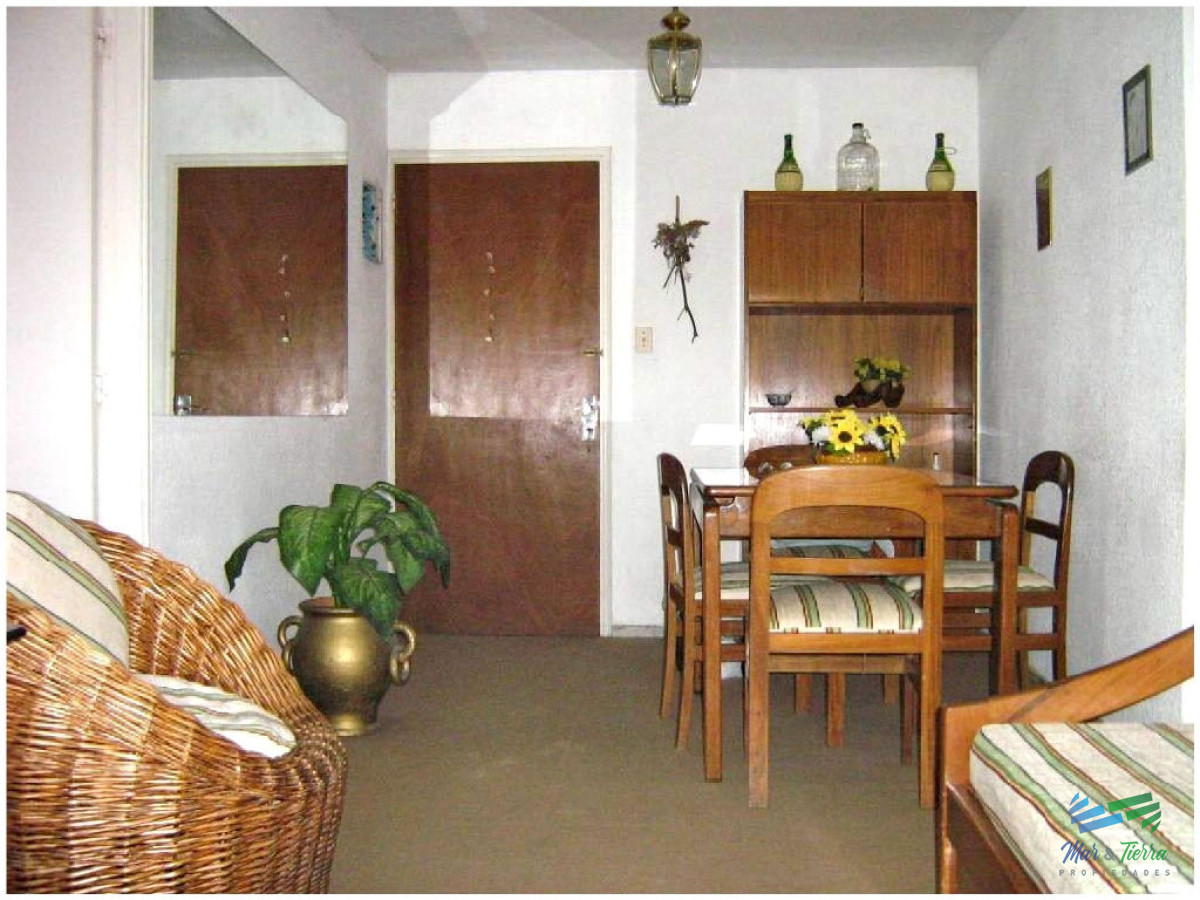 Apartamento ID.550 - EN ALQUILER!! Ubicado en zona de Aidy Grill. A pocas cuadras del mar.