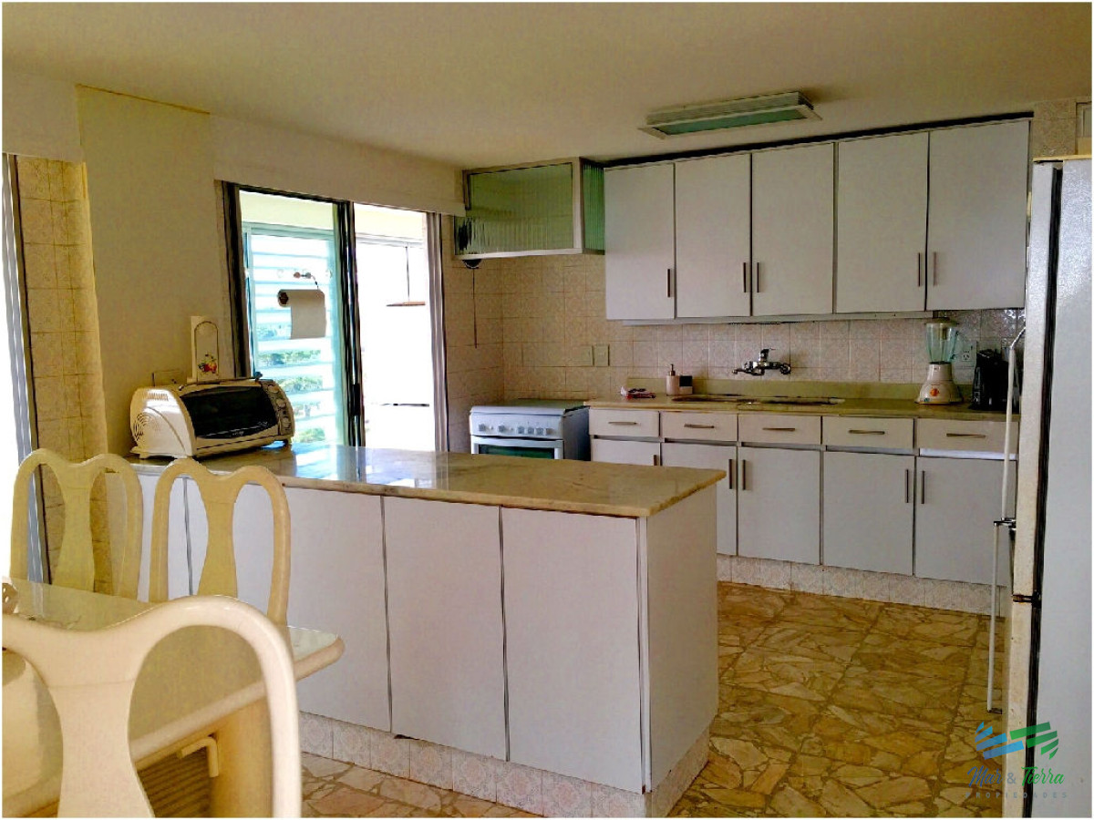 Apartamento ID.605 - Apartamento en venta y alquiler, primera línea sobre playa mansa.