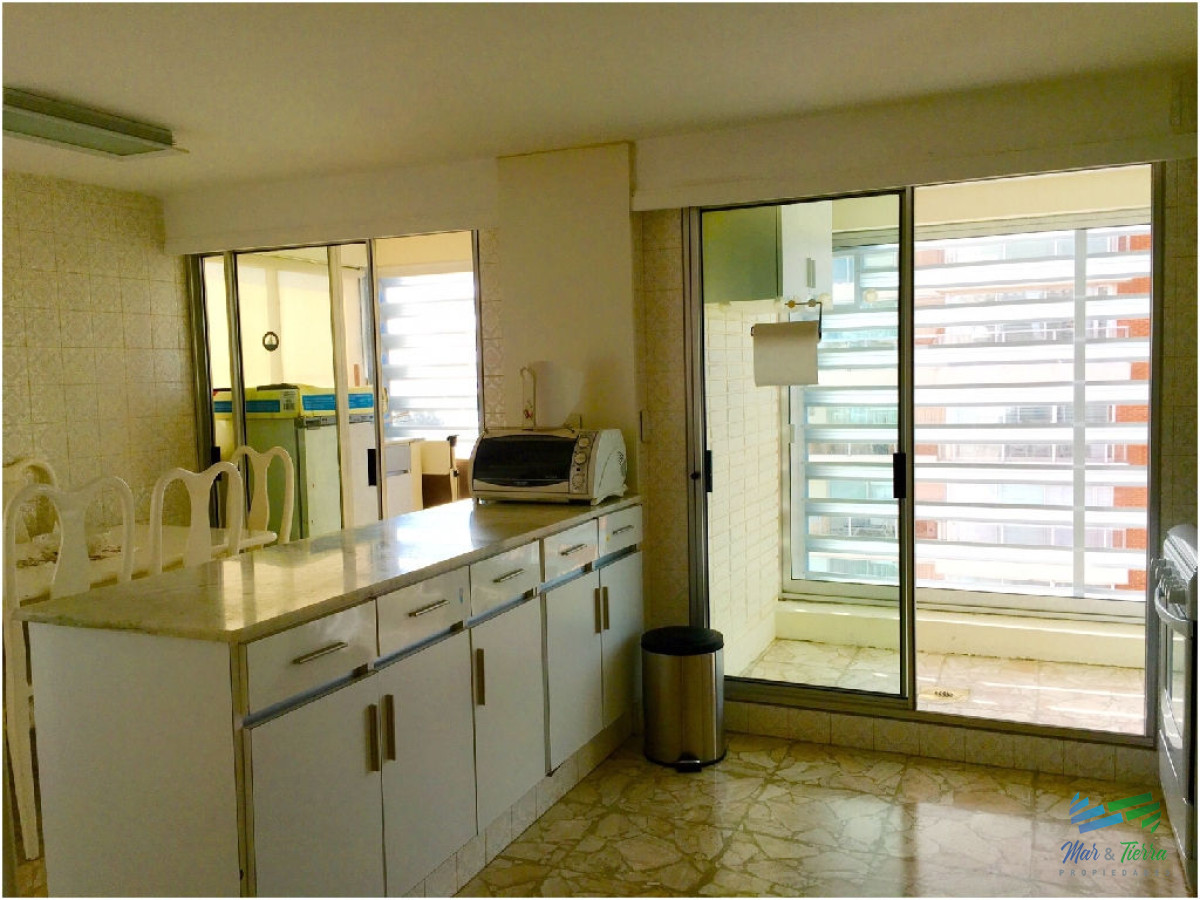 Apartamento ID.605 - Apartamento en venta y alquiler, primera línea sobre playa mansa.