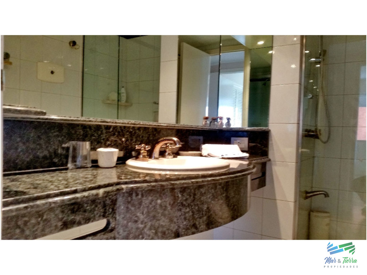 Apartamento ID.605 - Apartamento en venta y alquiler, primera línea sobre playa mansa.