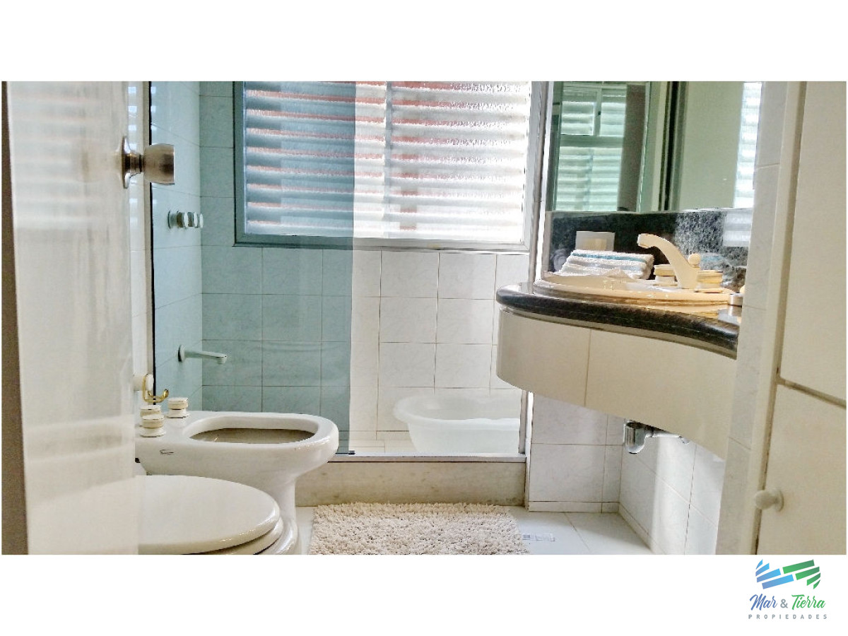 Apartamento ID.605 - Apartamento en venta y alquiler, primera línea sobre playa mansa.