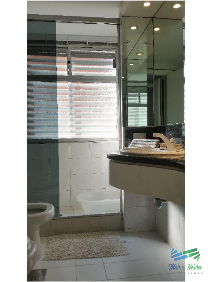 Apartamento ID.605 - Apartamento en venta y alquiler, primera línea sobre playa mansa.