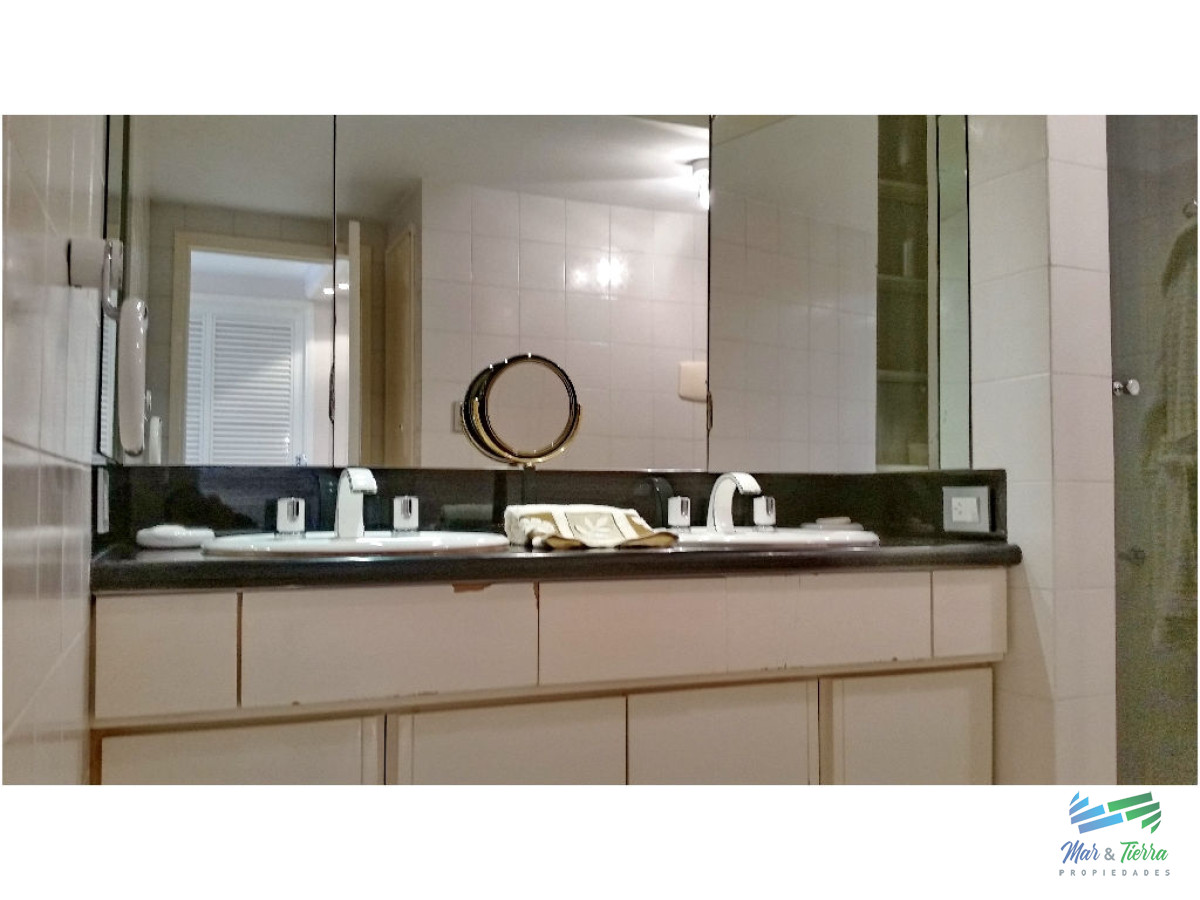 Apartamento ID.605 - Apartamento en venta y alquiler, primera línea sobre playa mansa.