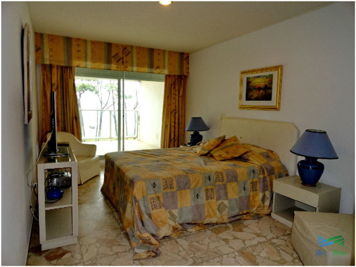 Apartamento ID.607 - Apartamento súper amplio y cómodo , con espectacular vista, en primera línea sobre Rambla de playa Mansa.