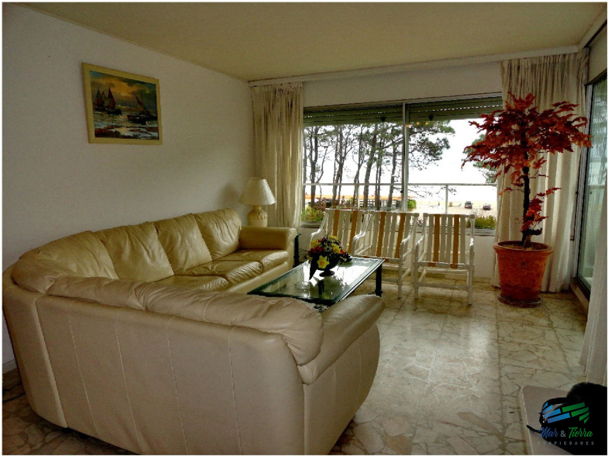 Apartamento ID.607 - Apartamento súper amplio y cómodo , con espectacular vista, en primera línea sobre Rambla de playa Mansa.