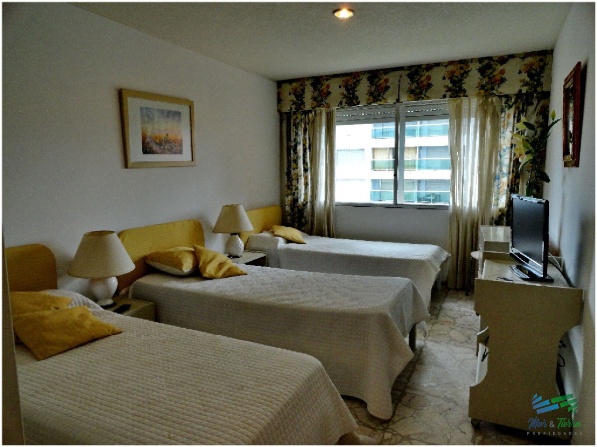 Apartamento ID.607 - Apartamento súper amplio y cómodo , con espectacular vista, en primera línea sobre Rambla de playa Mansa.