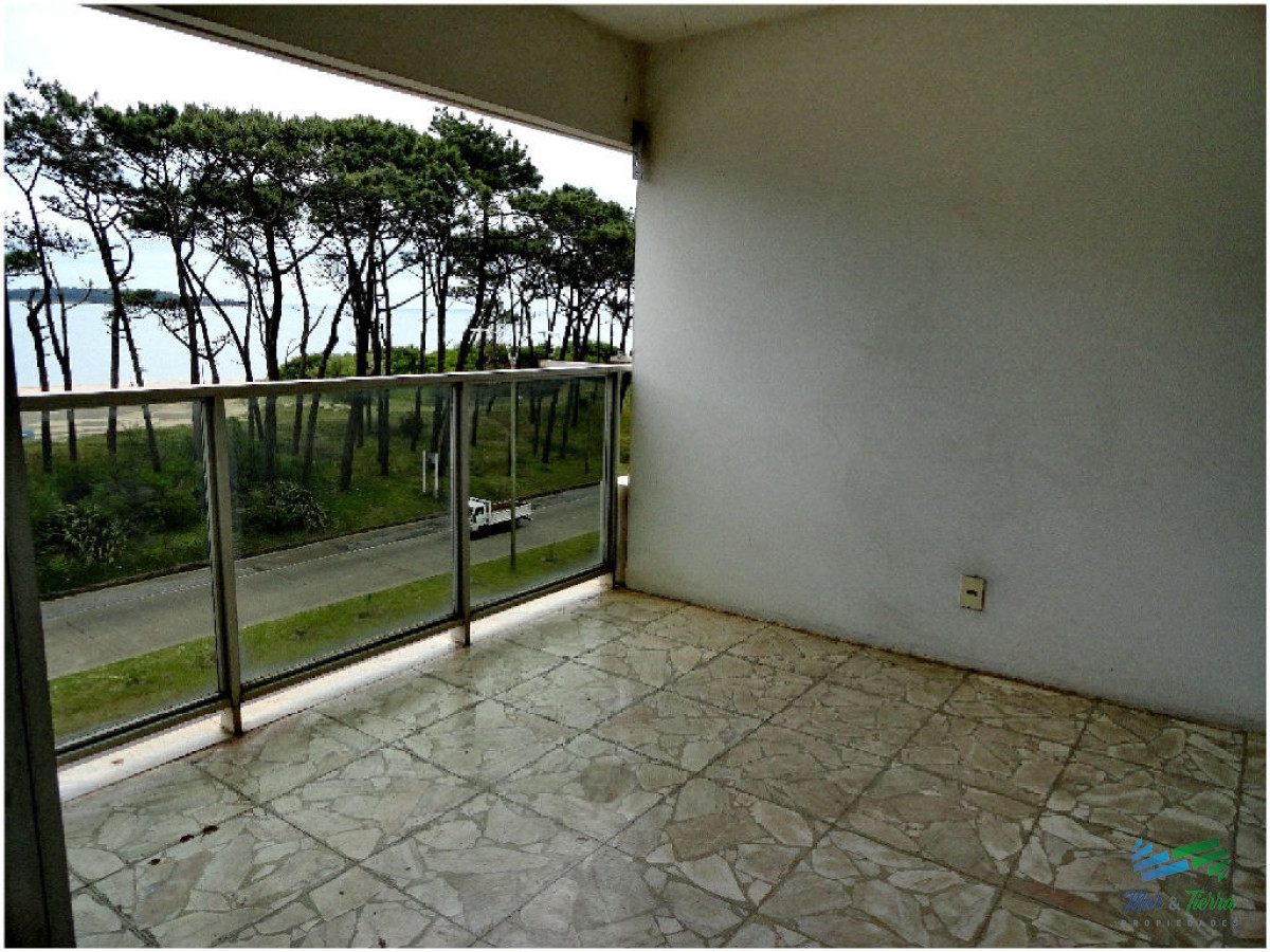 Apartamento ID.607 - Apartamento súper amplio y cómodo , con espectacular vista, en primera línea sobre Rambla de playa Mansa.