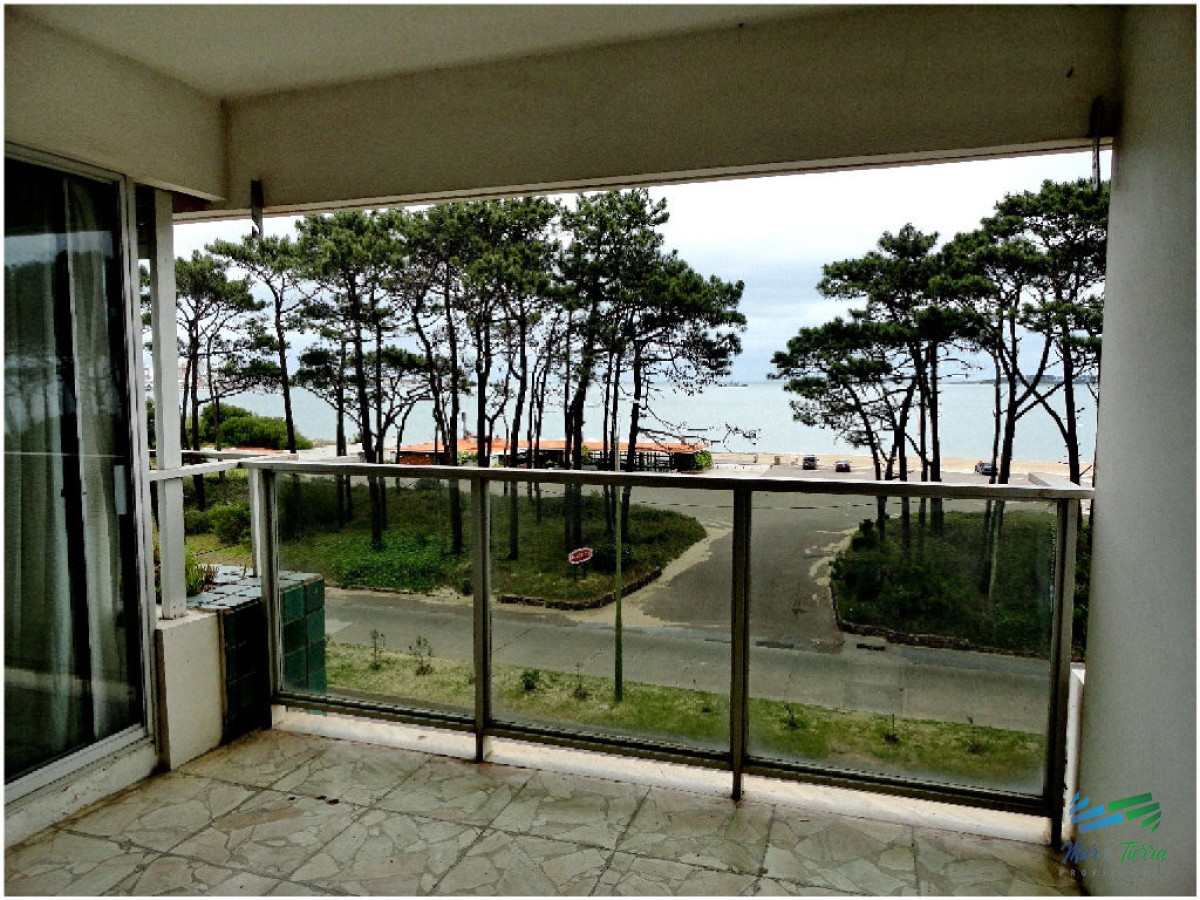 Apartamento ID.607 - Apartamento súper amplio y cómodo , con espectacular vista, en primera línea sobre Rambla de playa Mansa.