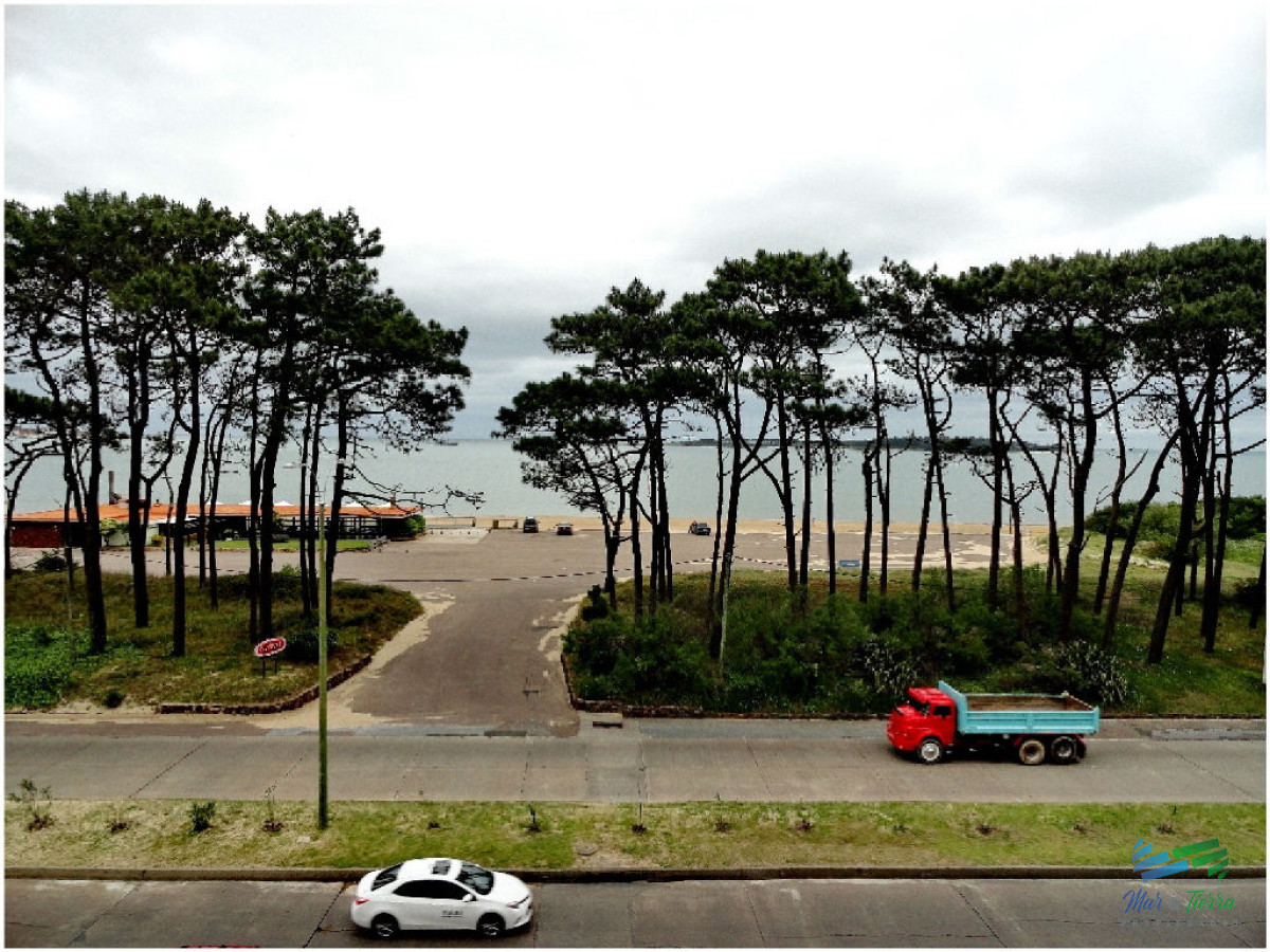 Apartamento ID.607 - Apartamento súper amplio y cómodo , con espectacular vista, en primera línea sobre Rambla de playa Mansa.