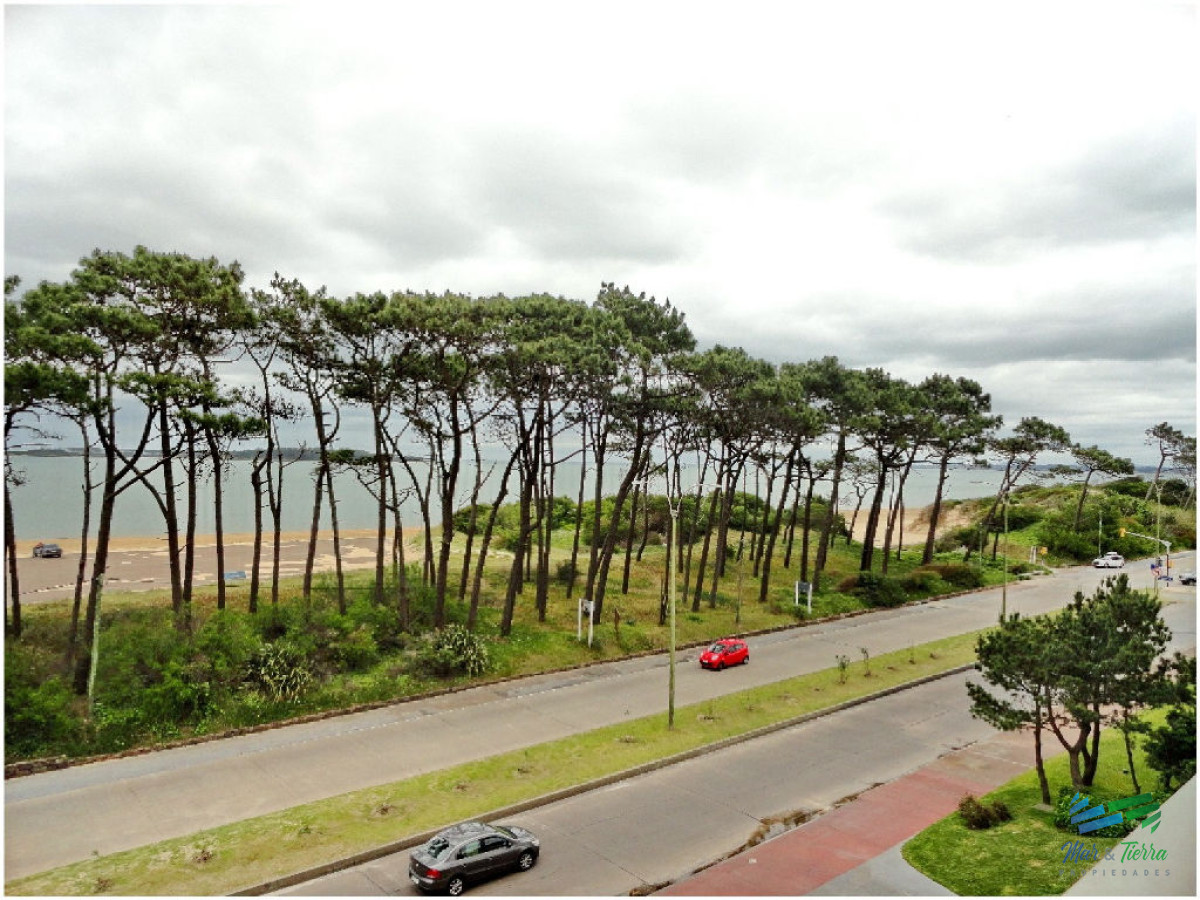 Apartamento ID.607 - Apartamento súper amplio y cómodo , con espectacular vista, en primera línea sobre Rambla de playa Mansa.