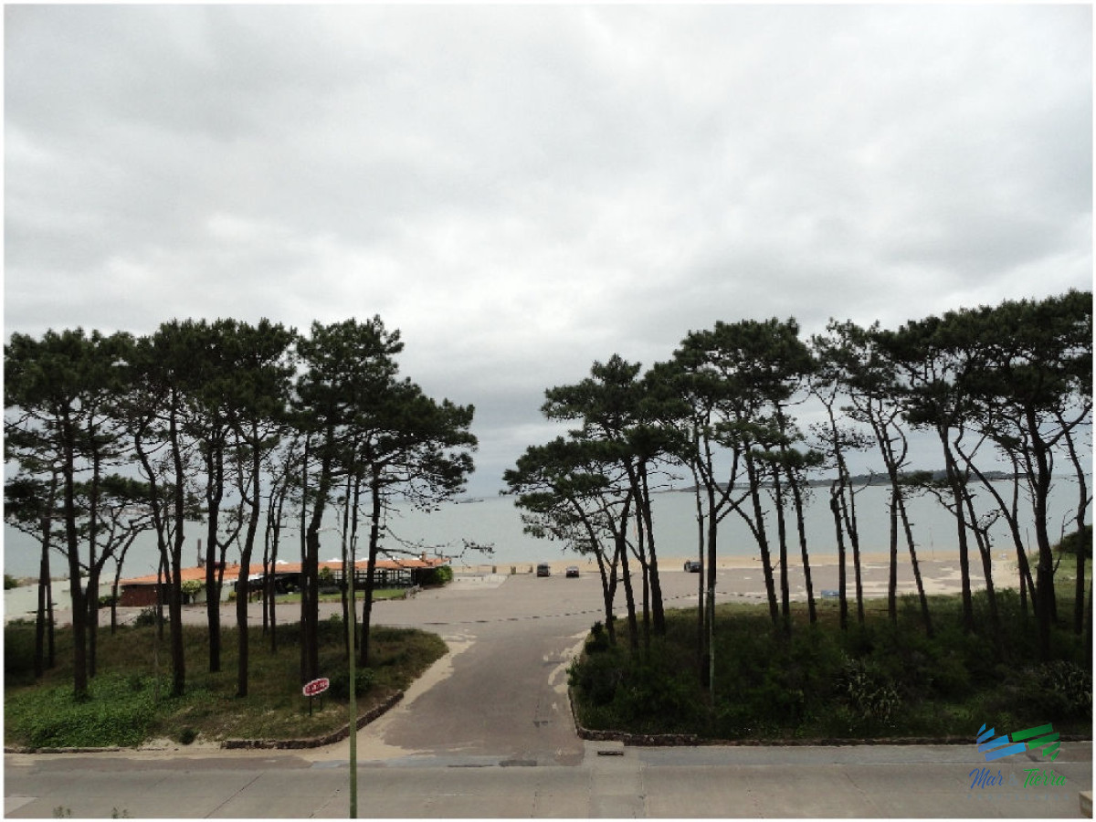 Apartamento ID.607 - Apartamento súper amplio y cómodo , con espectacular vista, en primera línea sobre Rambla de playa Mansa.