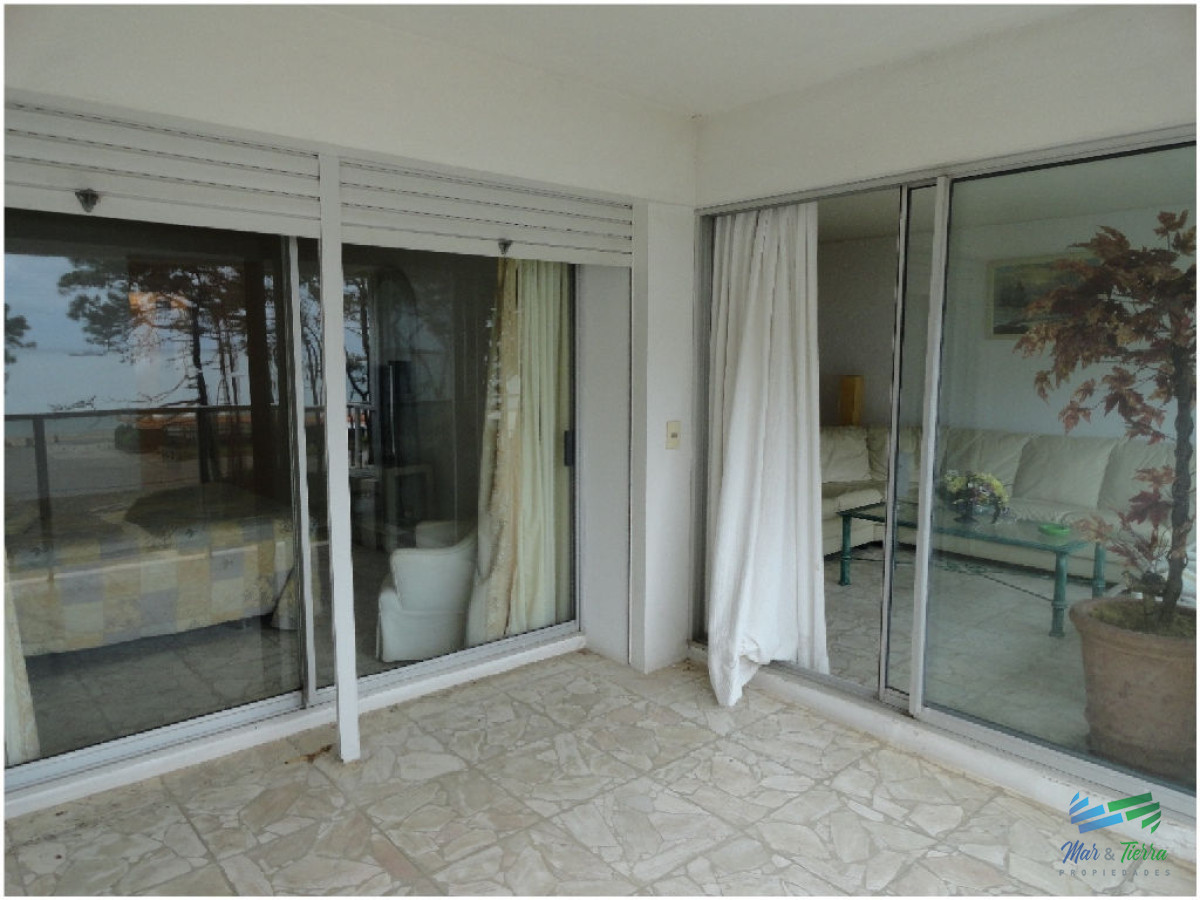 Apartamento ID.607 - Apartamento súper amplio y cómodo , con espectacular vista, en primera línea sobre Rambla de playa Mansa.